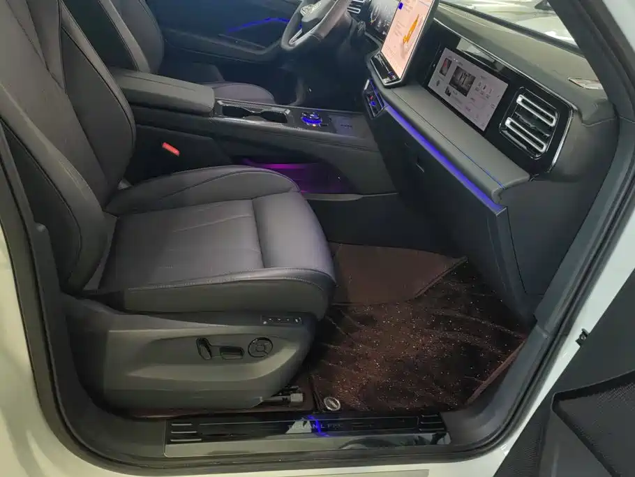 Photo 8 - Volkswagen Tiguan L