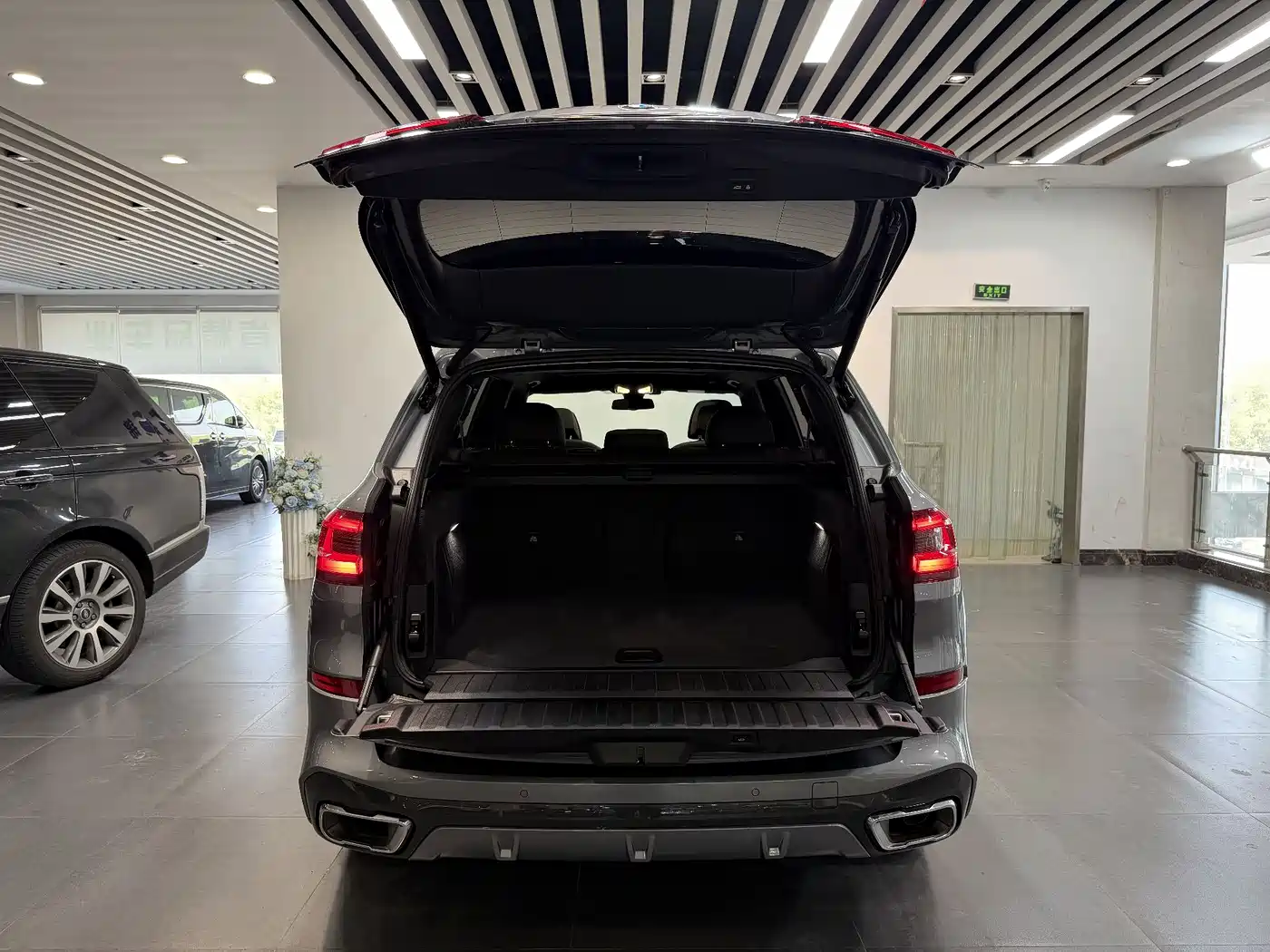 BMW X5 2022 Model xDrive 40Li M Sport Package фото 34