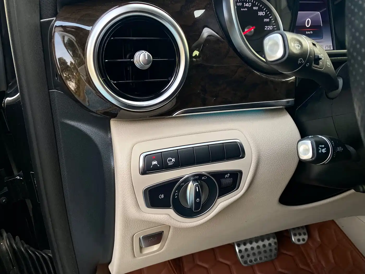 Mercedes-Benz V-Class 2017 Model V 260 L Premium Extended Edition фото 23