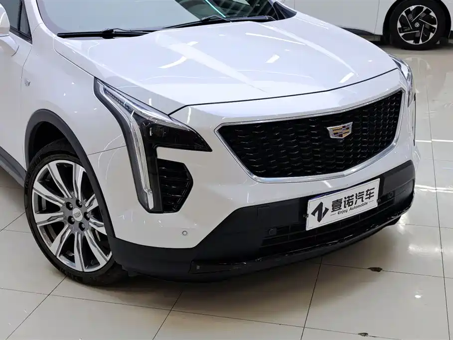 Фото 10 - Cadillac XT4