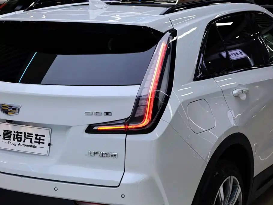 Фото 14 - Cadillac XT4