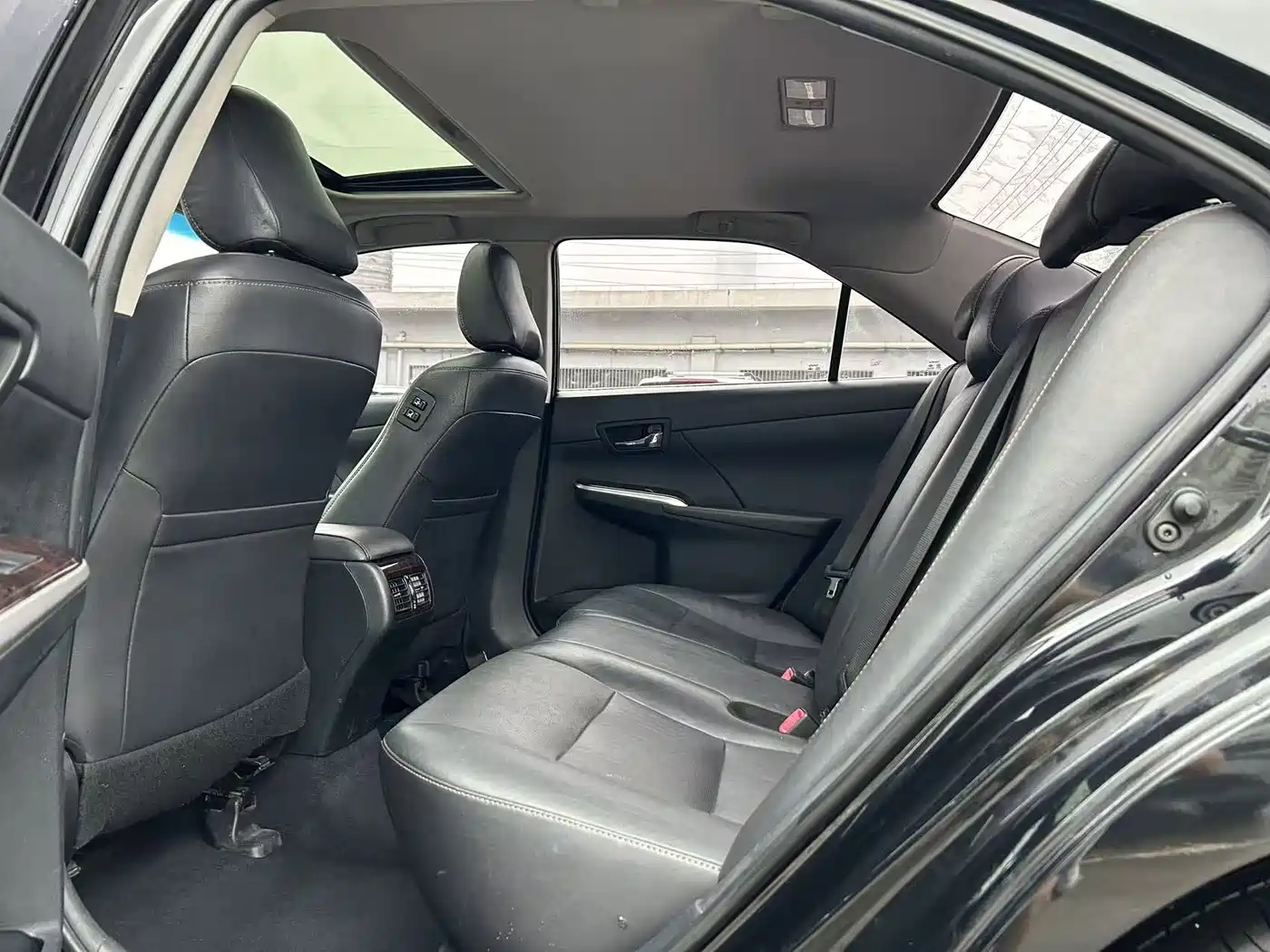 Toyota Camry 2016 2.0G 10th Anniversary Leading Edition фото 15