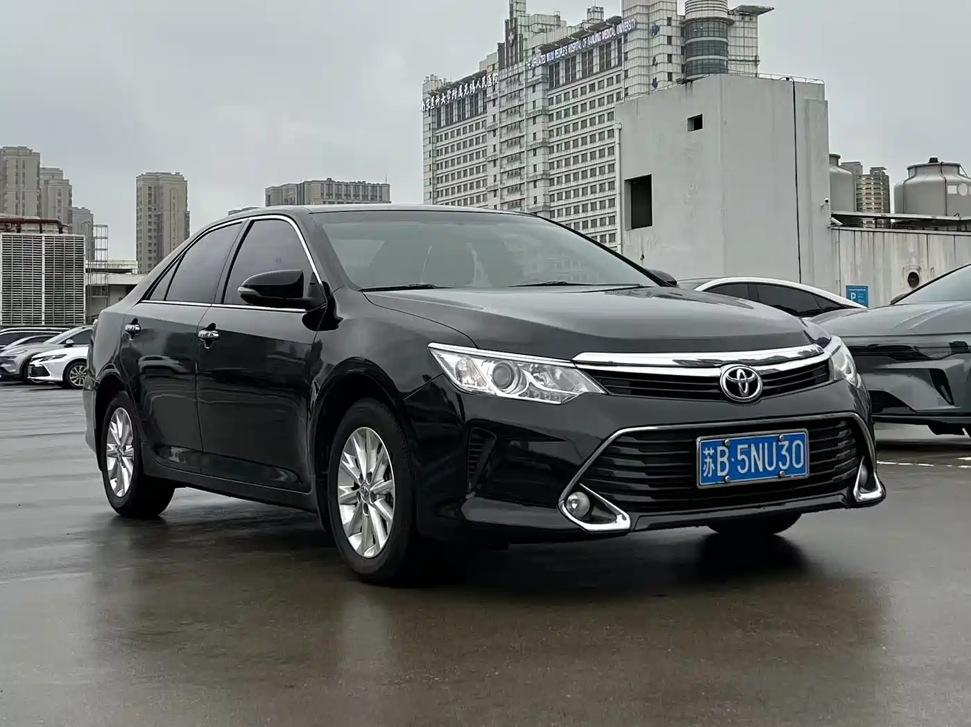 Toyota Camry 2016 2.0G 10th Anniversary Leading Edition фото 3