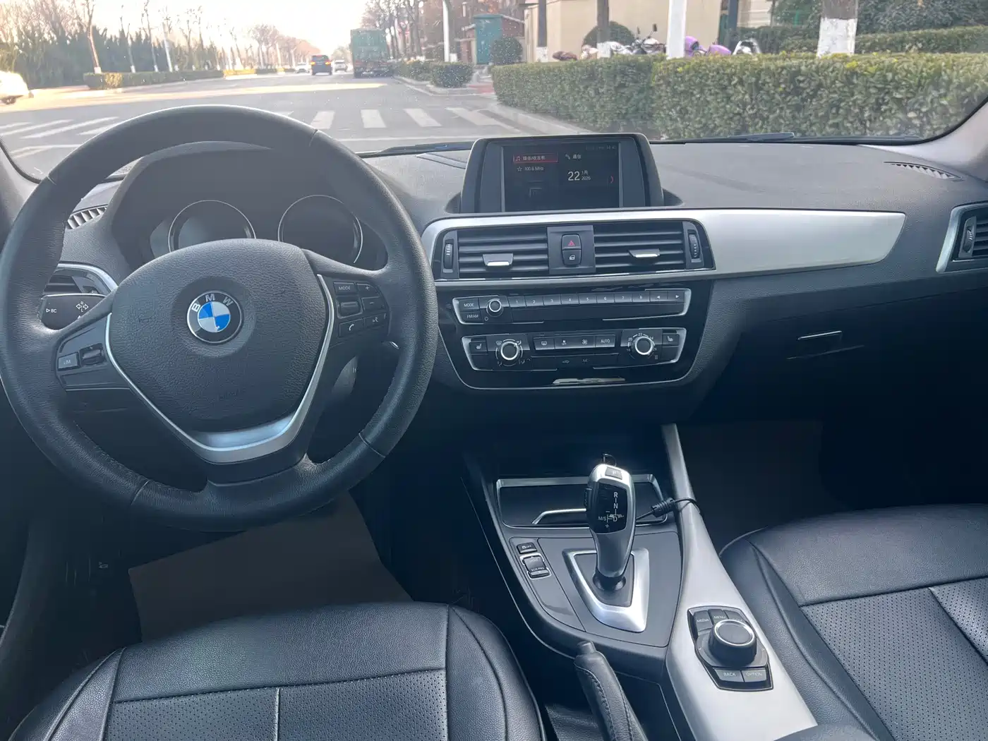BMW 1 Series (Import) 2018 118i Leading фото 9