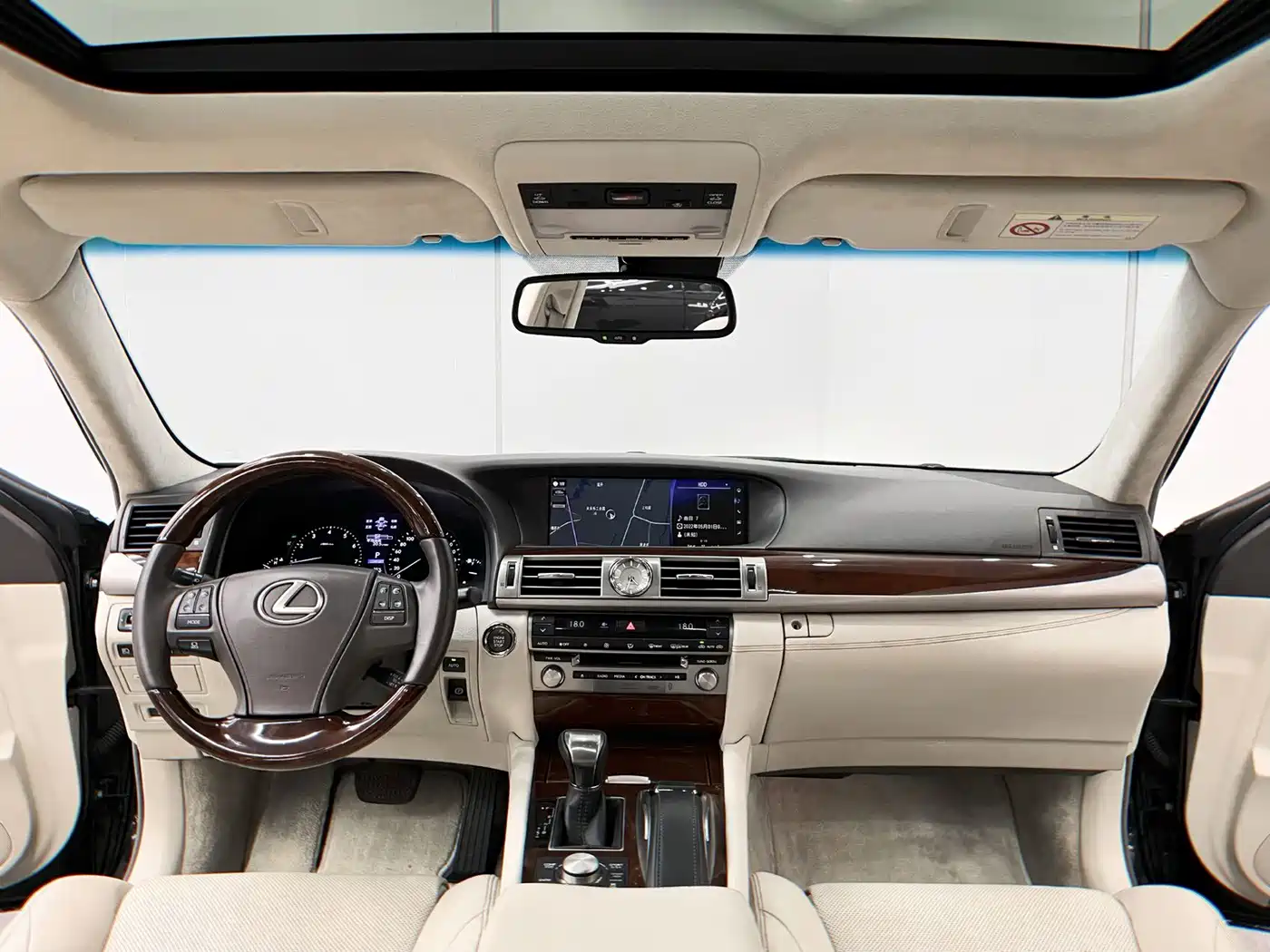 Фото 12 - Lexus LS
