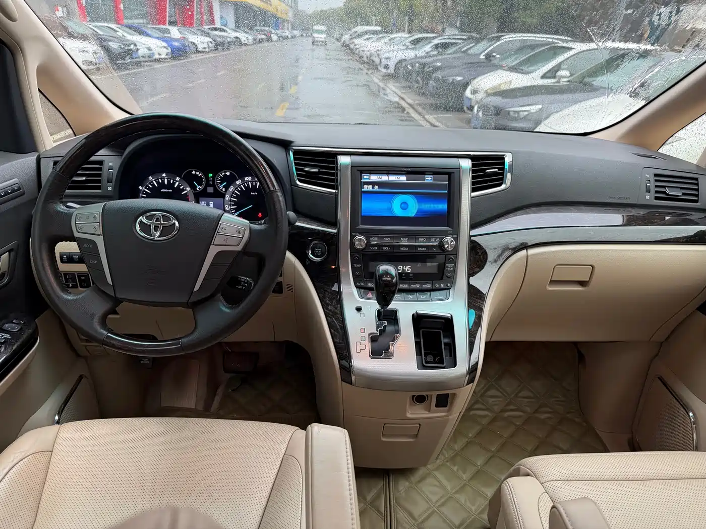 Toyota Alphard фото 4