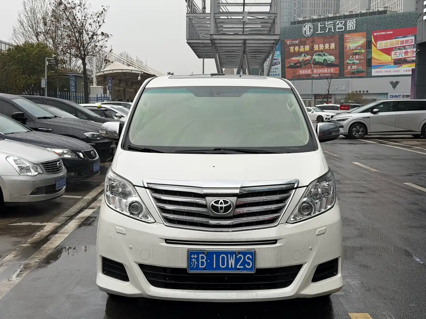 Toyota Alphard фото 2