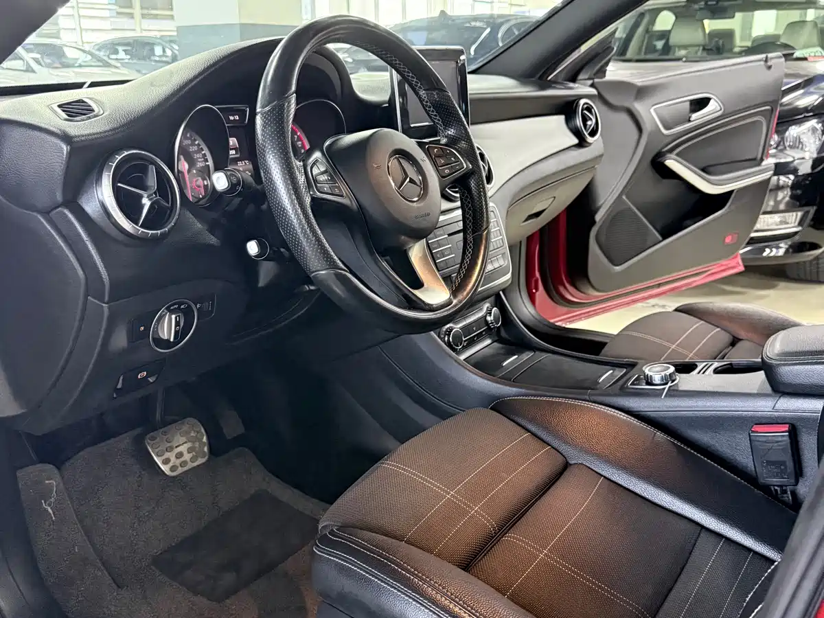 Mercedes-Benz CLA (Import) 2016 CLA 200 Sport фото 4