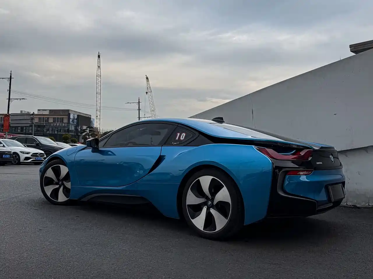 BMW I8