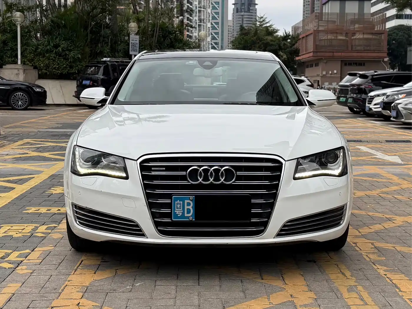 Audi A8 2012 A8L 50 TFSI quattro Luxury фото 2