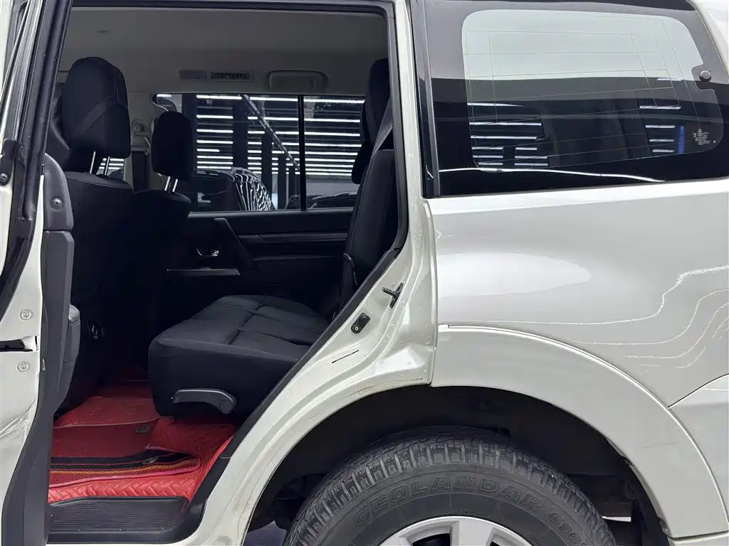 Mitsubishi Pajero (Import) 2020 3.0L Automatic Standard Edition фото 7