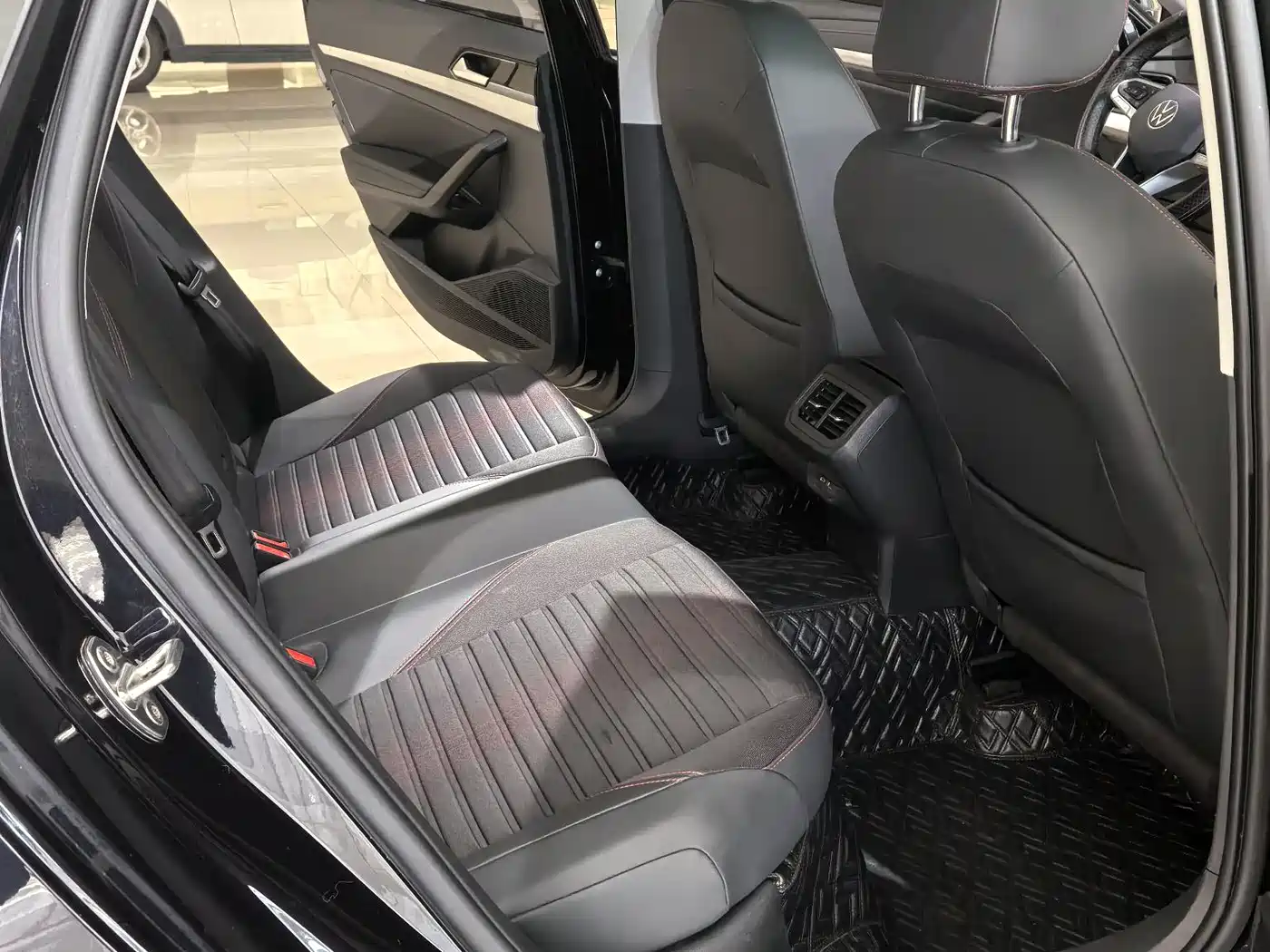 Volkswagen Lavida 2023 300TSI DSG Starlight Full Comfort Edition фото 7