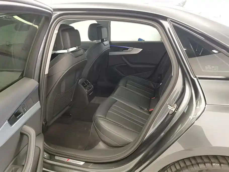 Audi A4L 2023 40 TFSI Luxury Sport фото 11