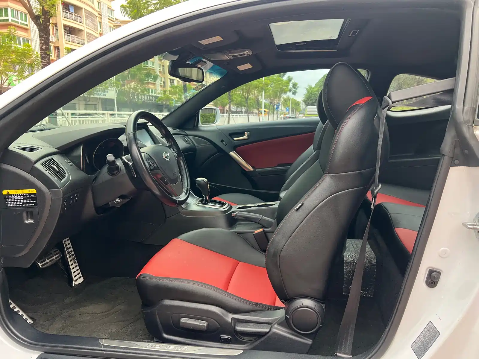 Фото 8 - Hyundai Genesis Coupe