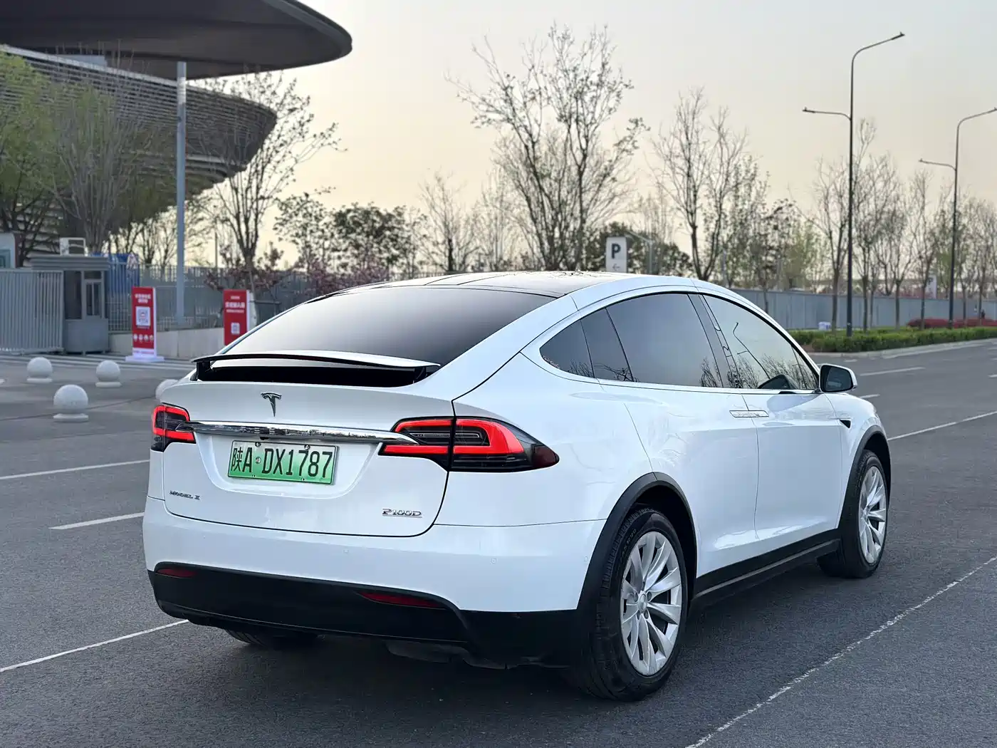 TESLA MODEL X