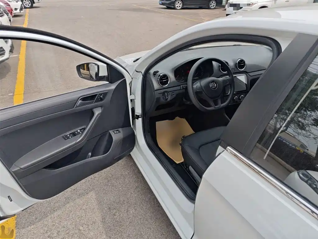 Volkswagen Jetta 2019 Dream Edition 1.5L Manual Fashion фото 16