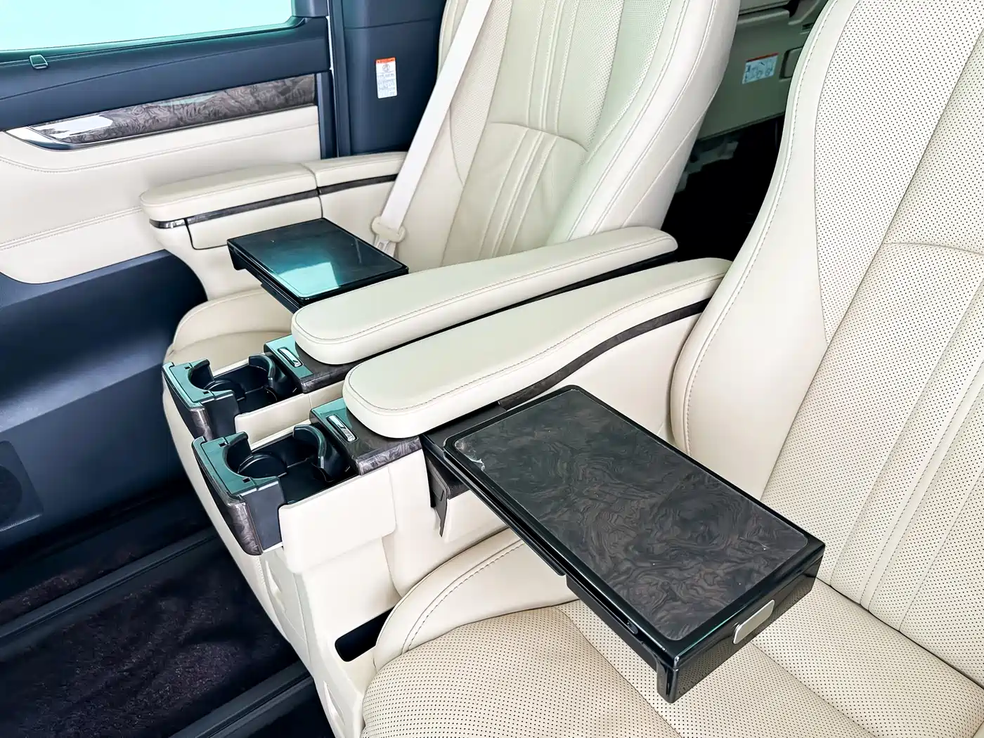 Toyota Vellfire 2020 Twin Engine 2.5L HV Premium Edition фото 7