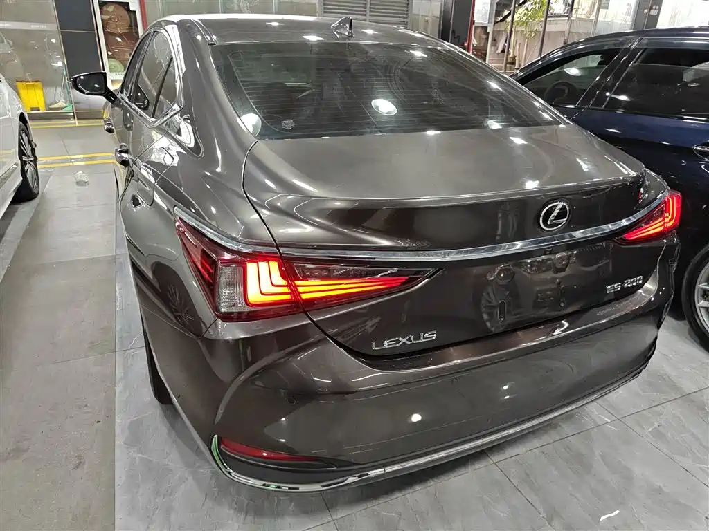 Lexus ES 2020 200 Excellence фото 22