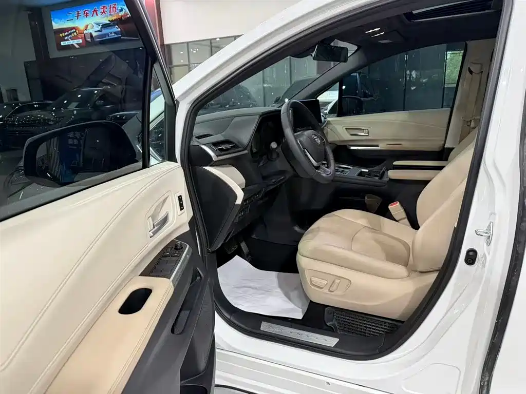 Toyota Granvia 2023 2.5L Hybrid Prestige PLUS Edition фото 6
