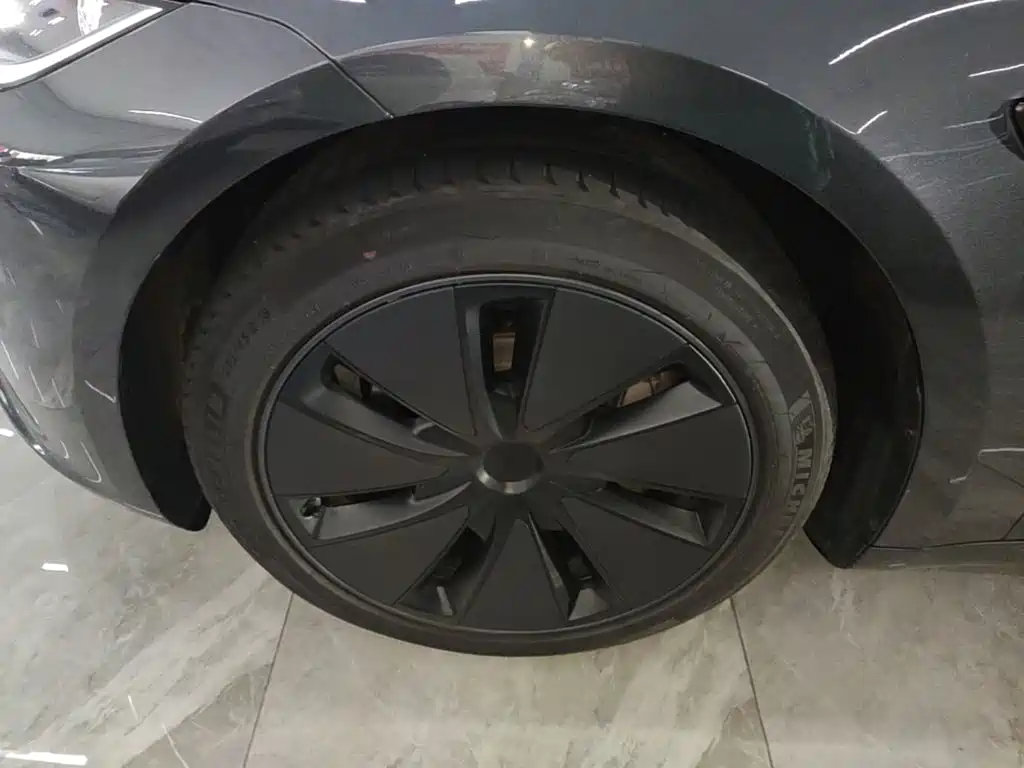 Фото 23 - Tesla Model 3