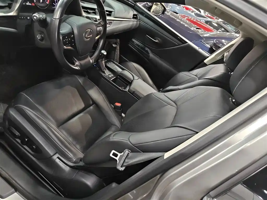 Lexus ES 2020 200 Excellence фото 8