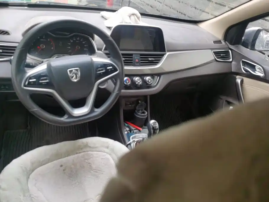 Baojun 310W 2017 2017 1.5L Manual Fashion Edition (China V)
