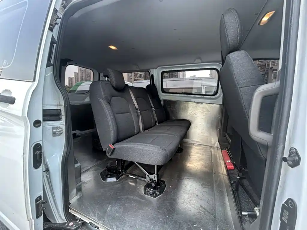 Ford Transit 2024 2023 Model 2.0T Diesel Automatic Multi-purpose Commercial Vehicle Short Wheelbase Low Roof 5/6 Seater