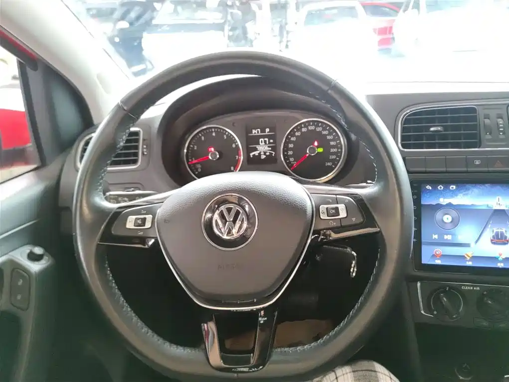Volkswagen Polo 2016 1.6L Automatic Comfort фото 7