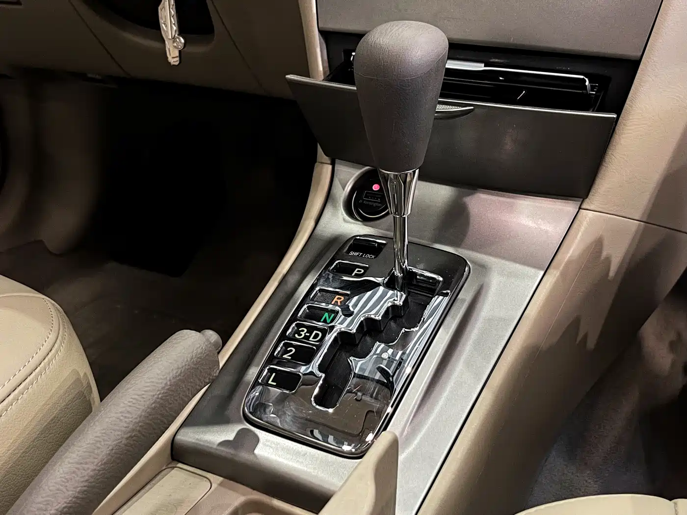 Toyota Corolla 2011 1.6L Automatic Luxury Edition фото 23
