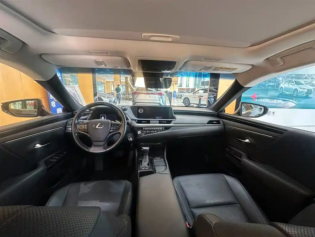 Lexus ES 2020 200 Excellence фото 6