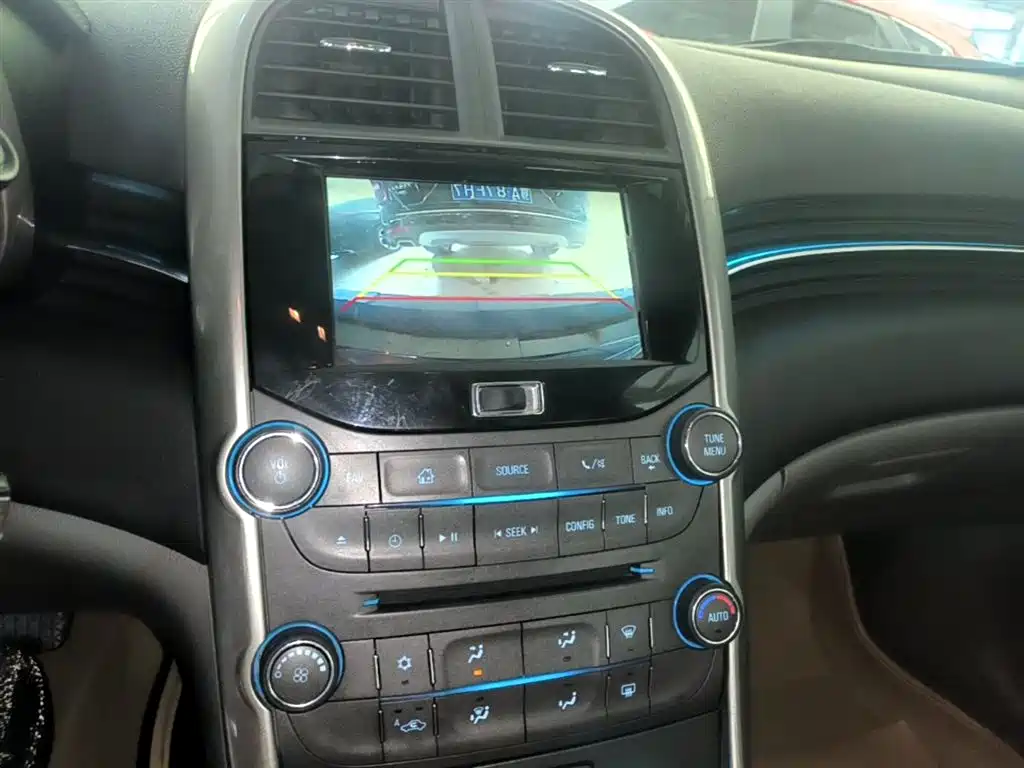 Chevrolet Malibu 2014 2.0L Automatic Luxury фото 13