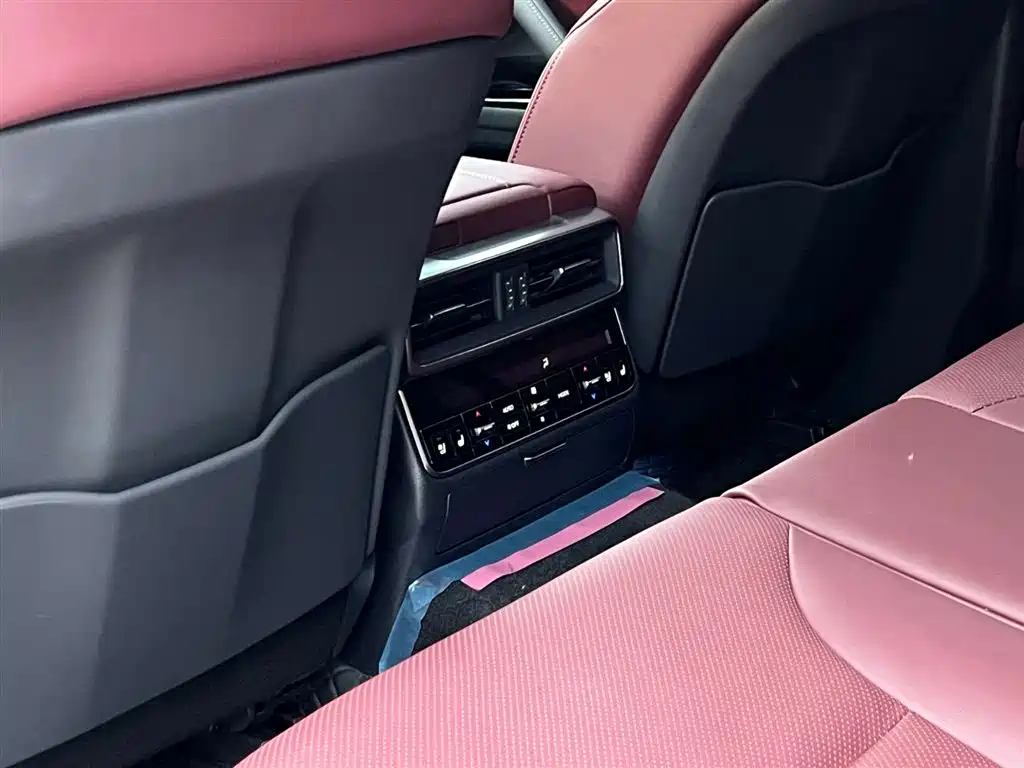 Lexus LX 2025 700h Boundary Edition фото 23