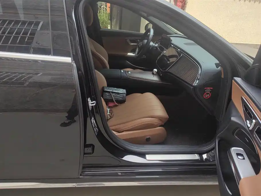Mercedes-Benz E-Class 2024 E 300 L Fashion фото 8
