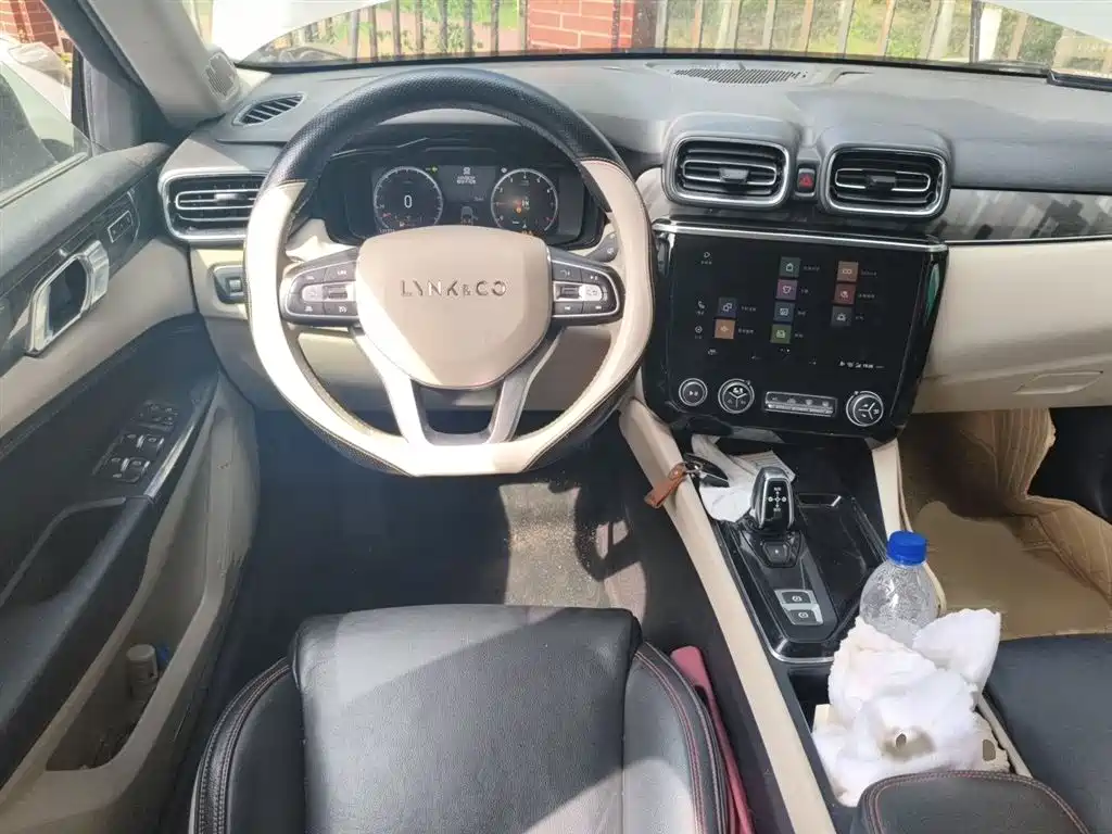 Lynk & Co 02 2018 Model 1.5T DCT 2WD Yao Pro Edition China V фото 3