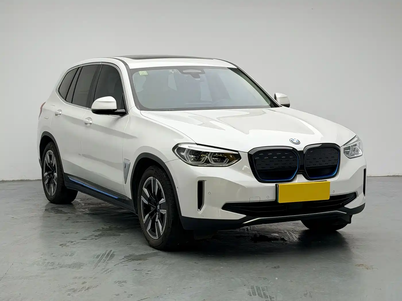 BMW iX3 2021 Leading фото 3