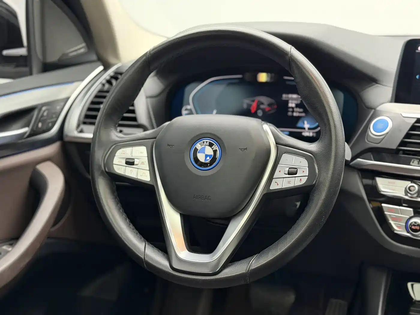 BMW iX3 2021 Leading фото 15