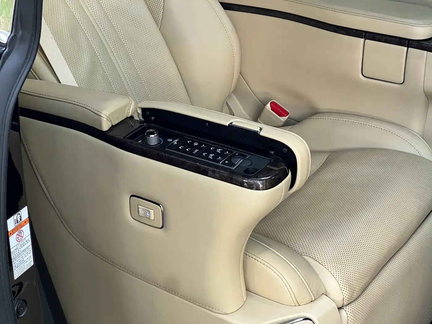 Toyota Vellfire 2019 Hybrid 2.5L HV Premium Edition фото 17