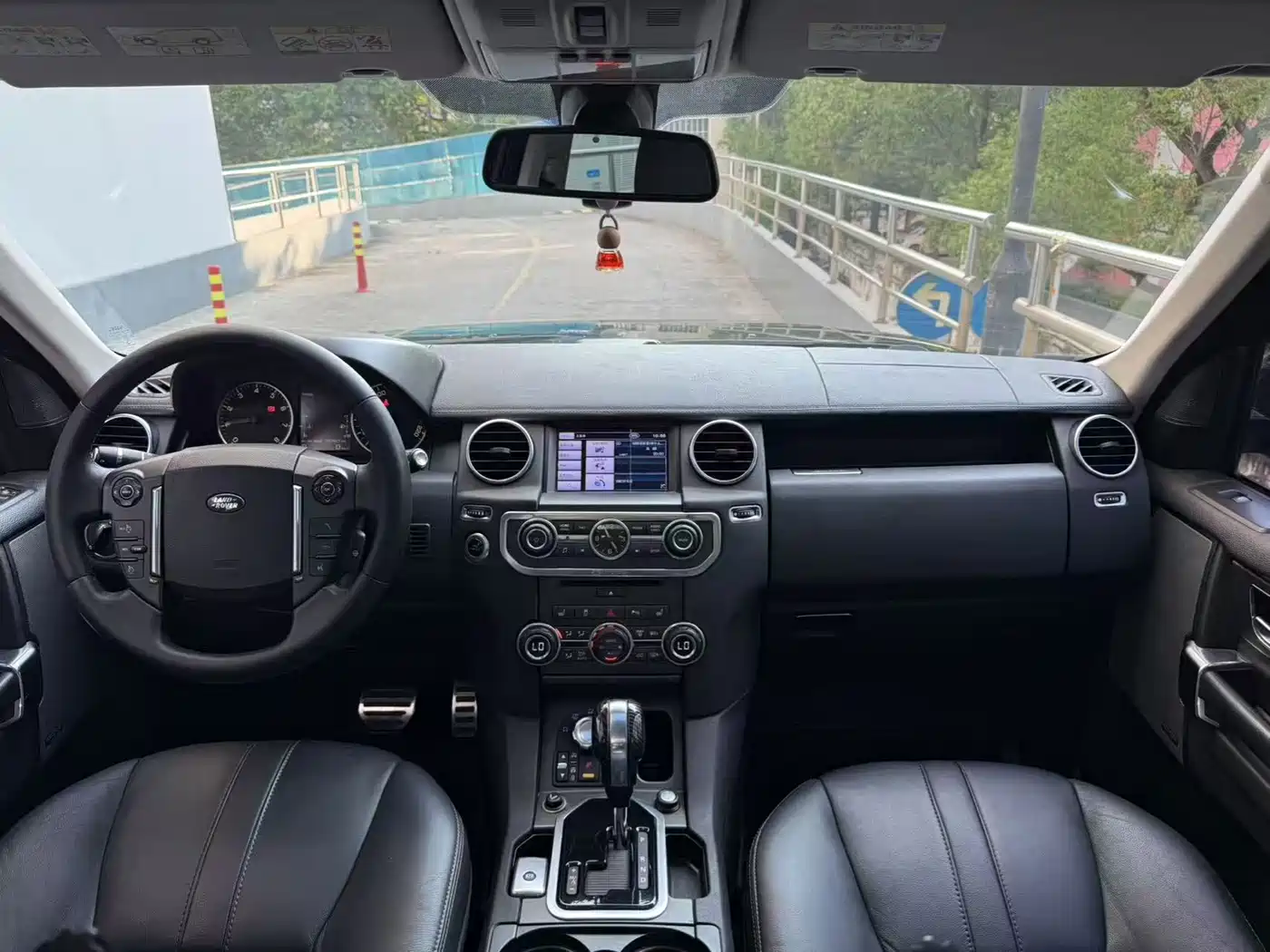 Land Rover Discovery 2012 5.0 V8 HSE фото 10