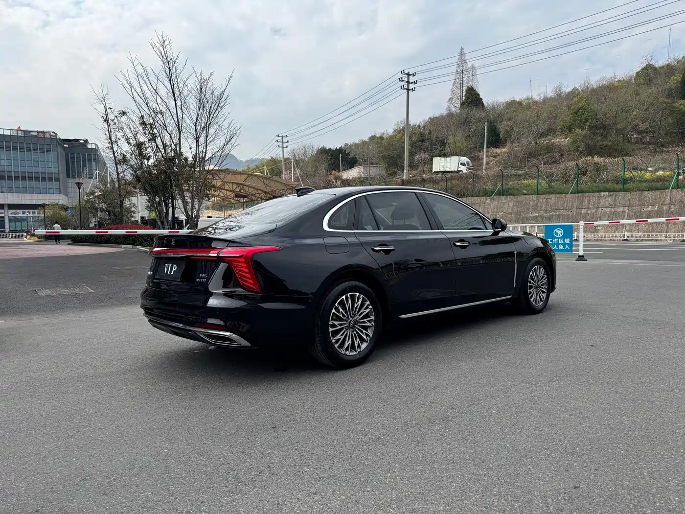 Hongqi H5 2024 1.5T DCT Smart Connect Flag Rhythm Edition фото 5