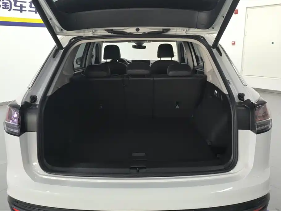Volkswagen Tayron 2024 300TSI 2WD Luxury Plus Advanced фото 4