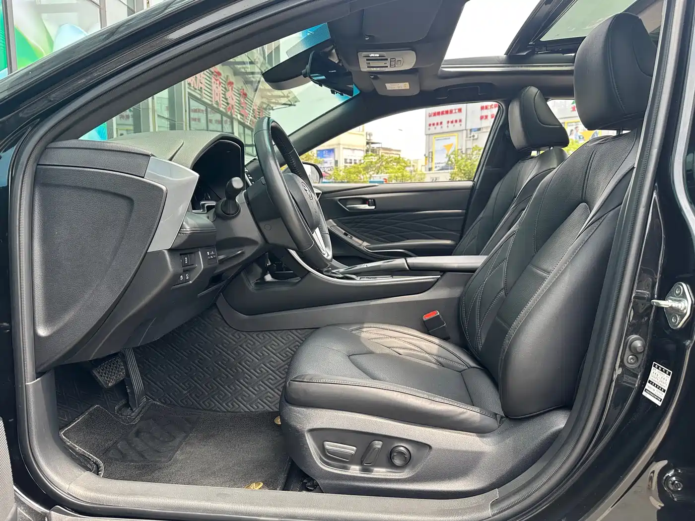 Toyota Avalon 2019 Hybrid 2.5L XLE Premium Edition China VI фото 14