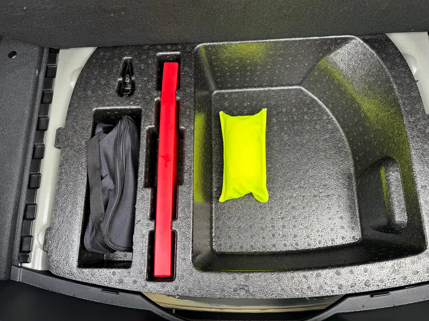 Hongqi H5 2024 1.5T DCT Smart Connect Flag Rhythm Edition фото 18