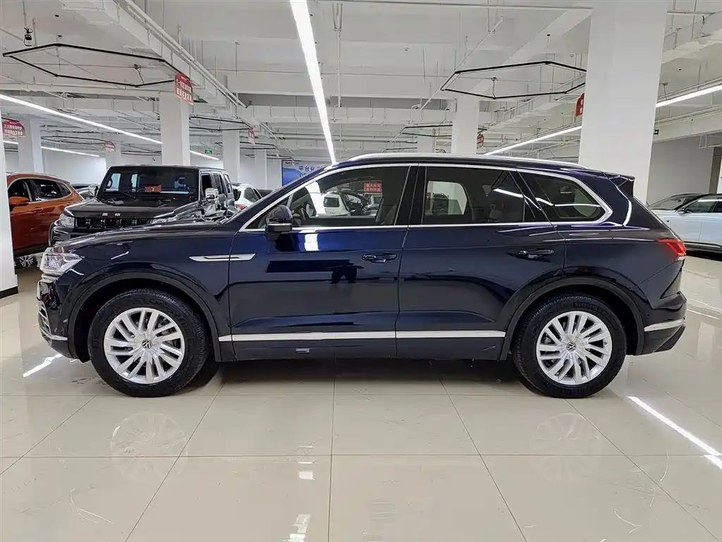VOLKSWAGEN TOUAREG