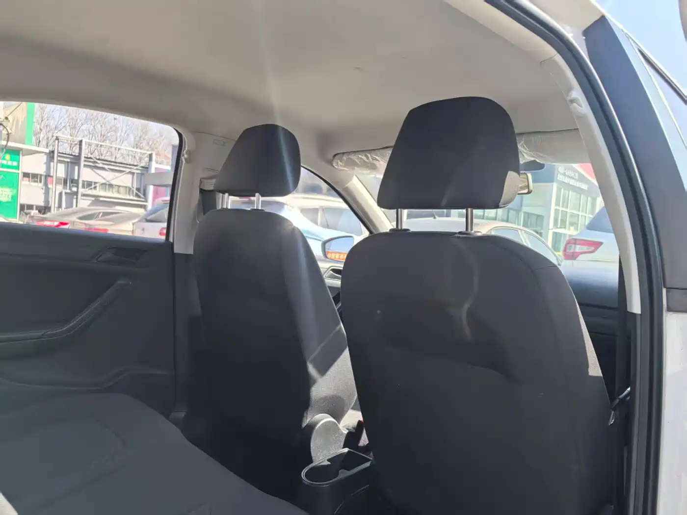 Volkswagen Jetta 2015 1.6L Manual Trend фото 16