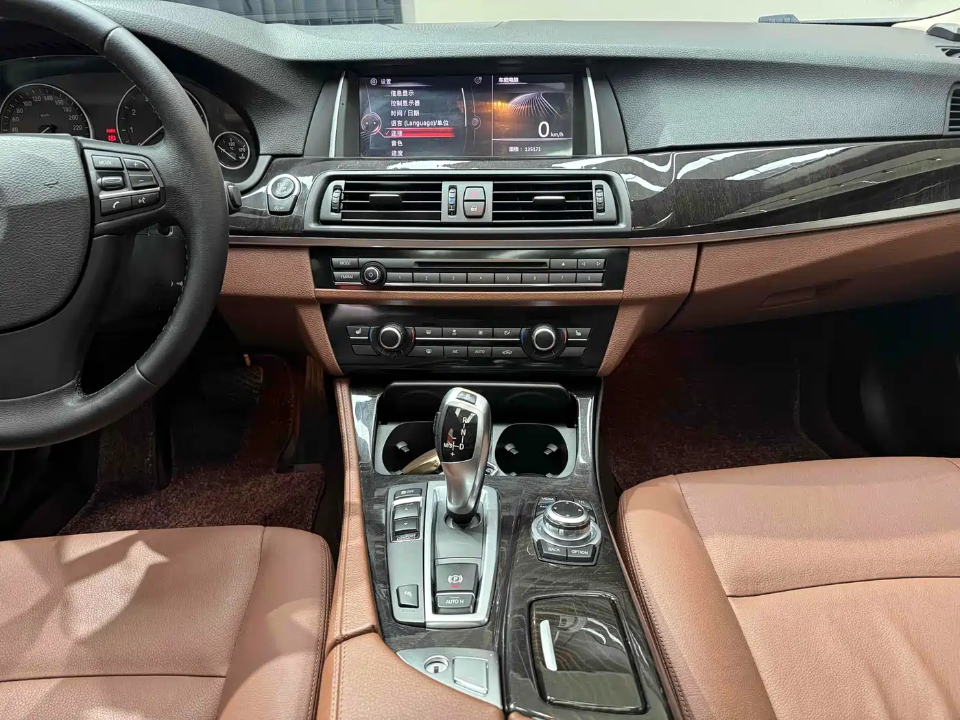 BMW 5 Series 2014 525Li Leading фото 26