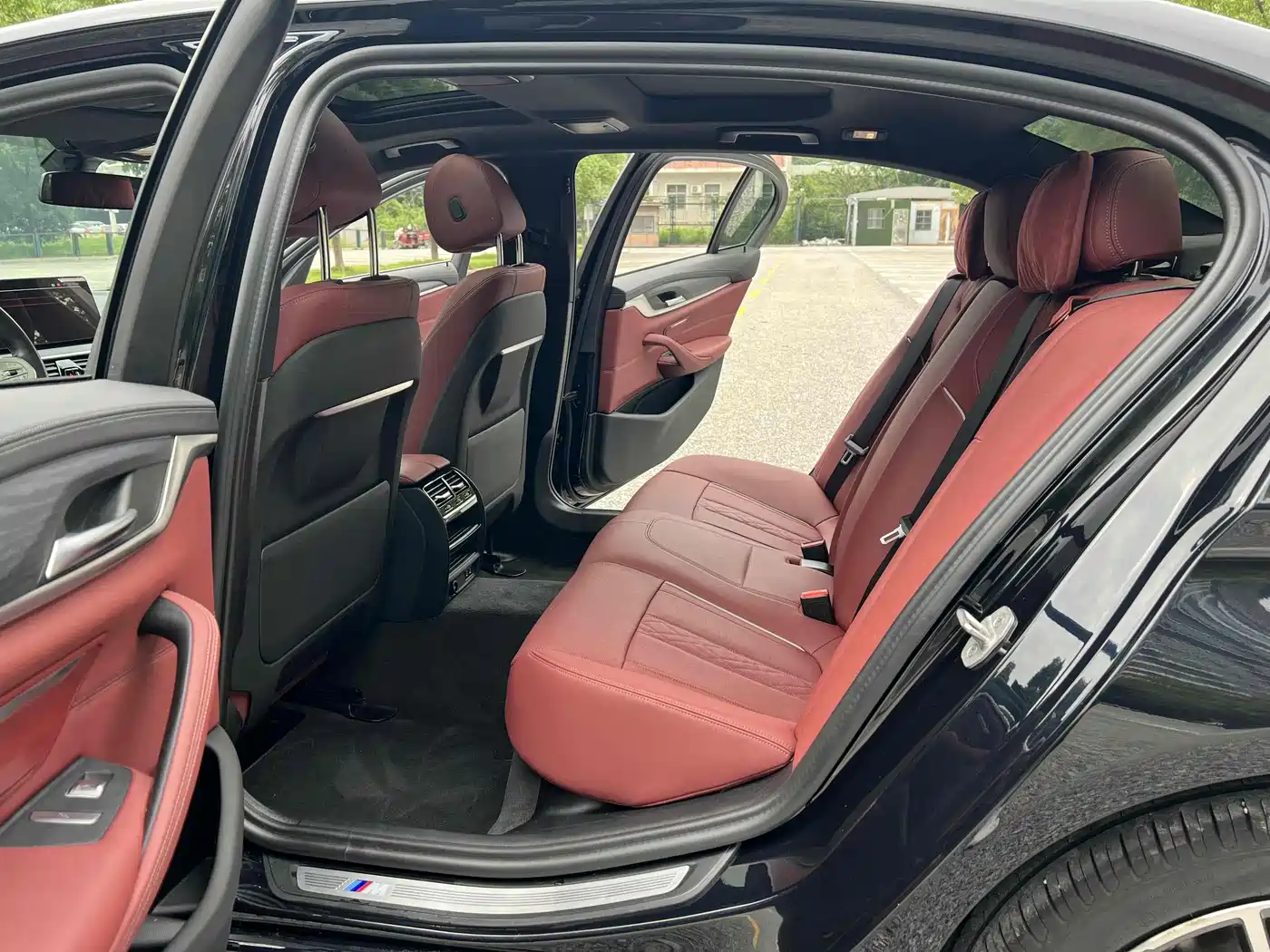 BMW 5 Series 2023 530Li Leading M Sport Package фото 7