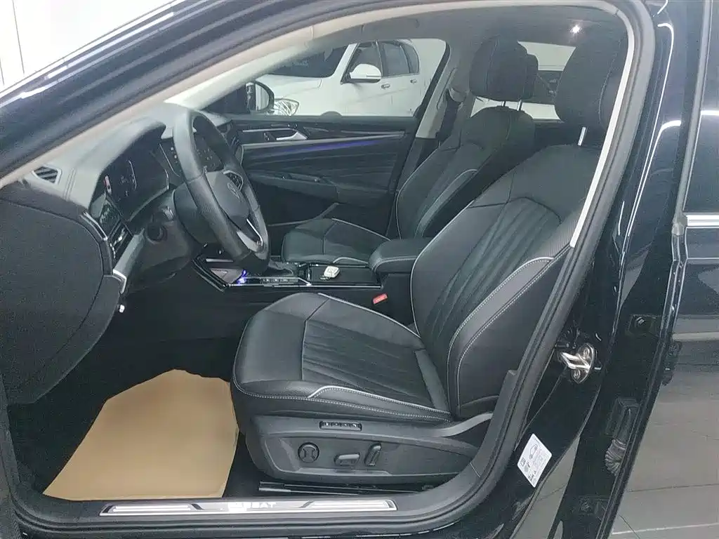 Volkswagen Passat 2022 330TSI Premium Edition фото 15
