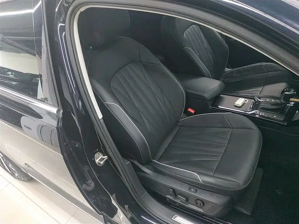 Volkswagen Passat 2022 330TSI Premium Edition фото 25