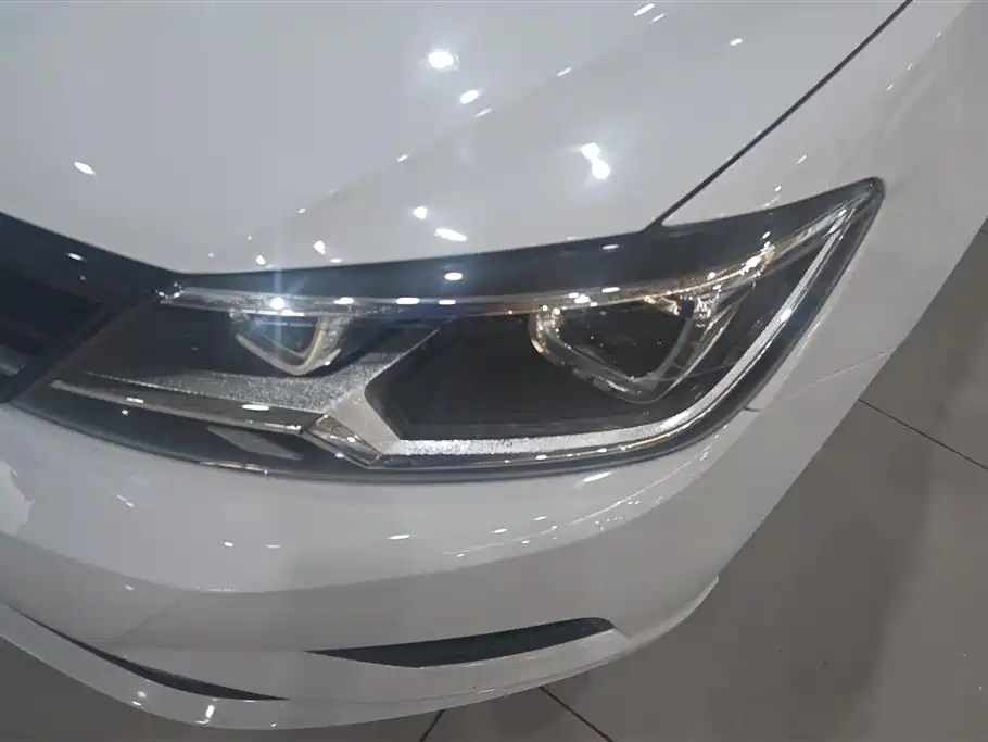 Volkswagen Lamando 2015 280TSI DSG Comfort фото 5