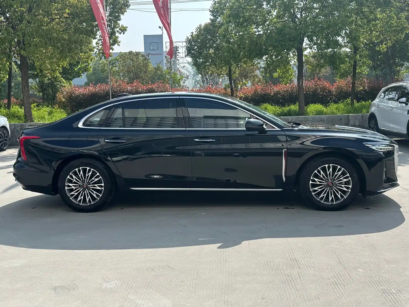 Hongqi H5 2023 1.5T DCT Smart Connect Joy Edition фото 4